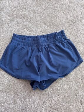 Offline by Aerie 2” hot stuff shorts
